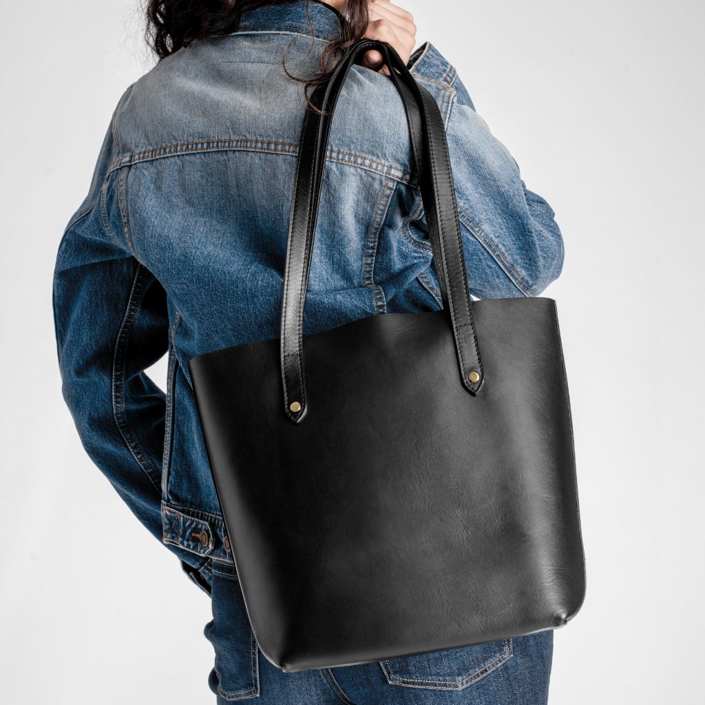 Everyday Tote | Black (M) (Gold)