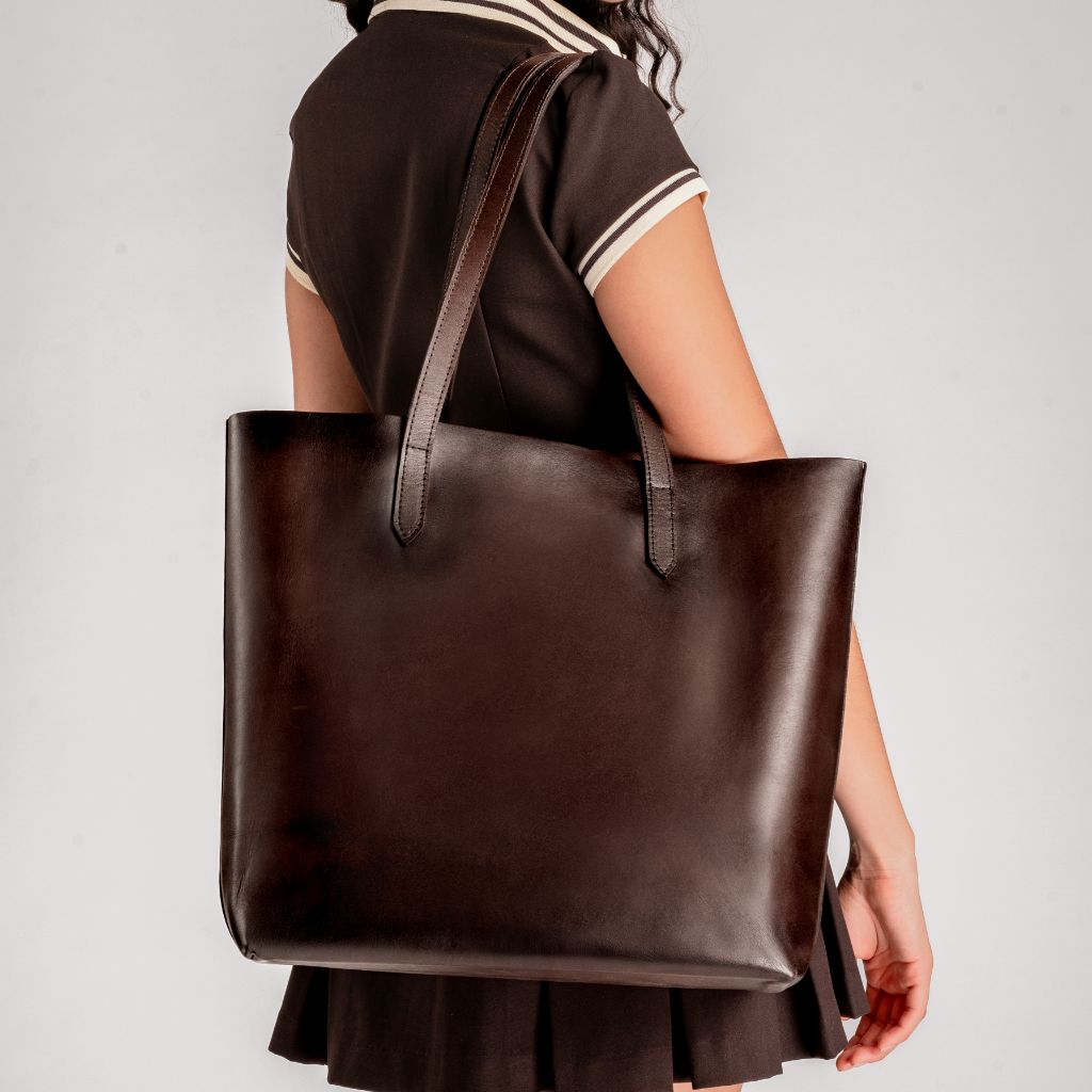 Everyday Tote | Old English (L)